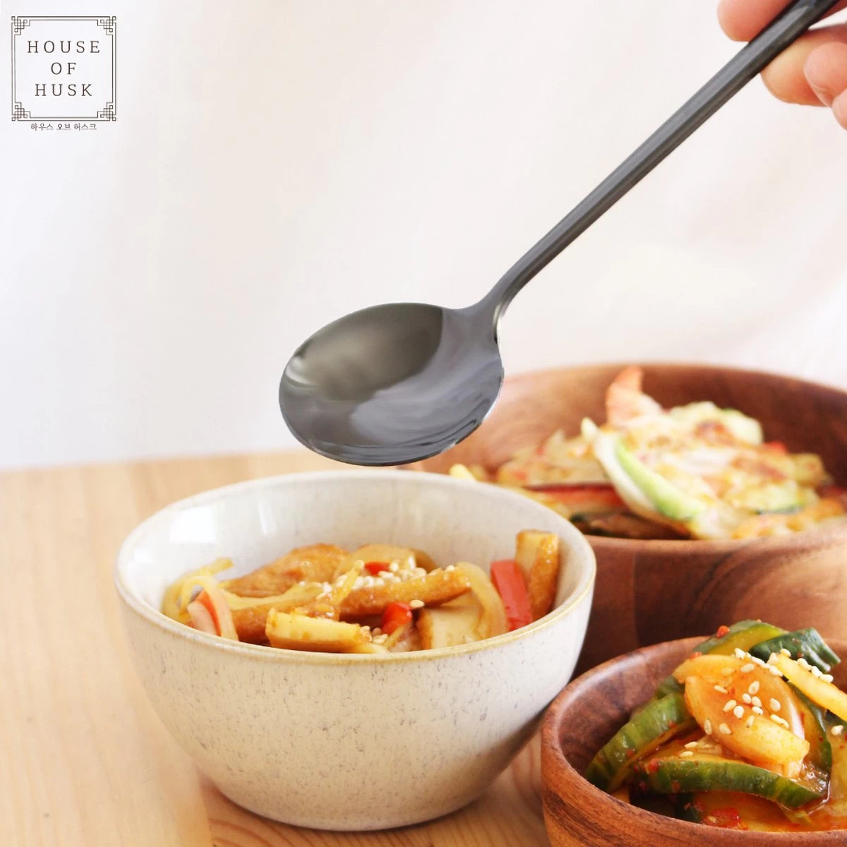 House Of Husk 1 Persoons Chopstick Set - 1 Paar Metalen Koreaanse Eetstokjes - Inclusief Eetlepel En Houder - RVS - Metaal - Eetstokjes - Koreaans - Vaatwasserbestendig - Sushi Chopsticks - Noodles - Zwart - Afbeelding 3